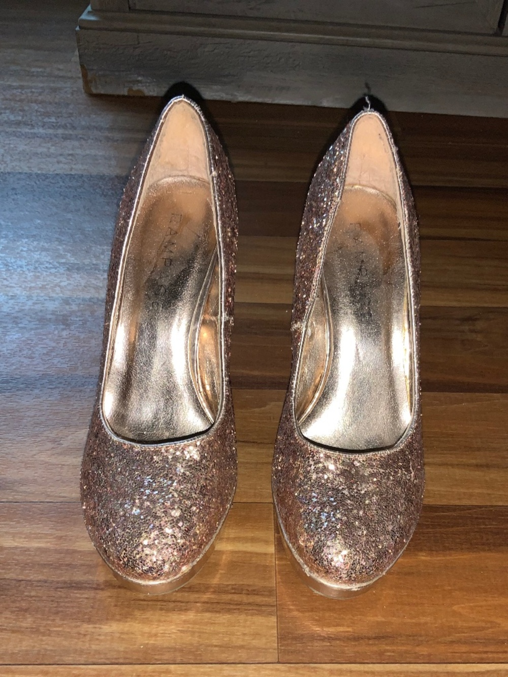 Women’s Rampage gold glitter heels preowned size 7.5